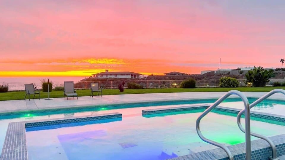 Main pool jacuzzi view
