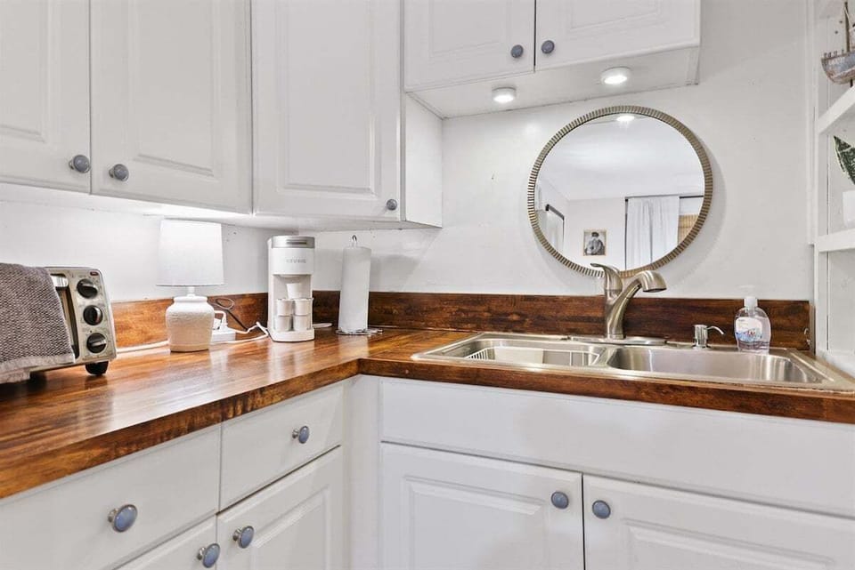 Efficient & Charming Culinary Nook.