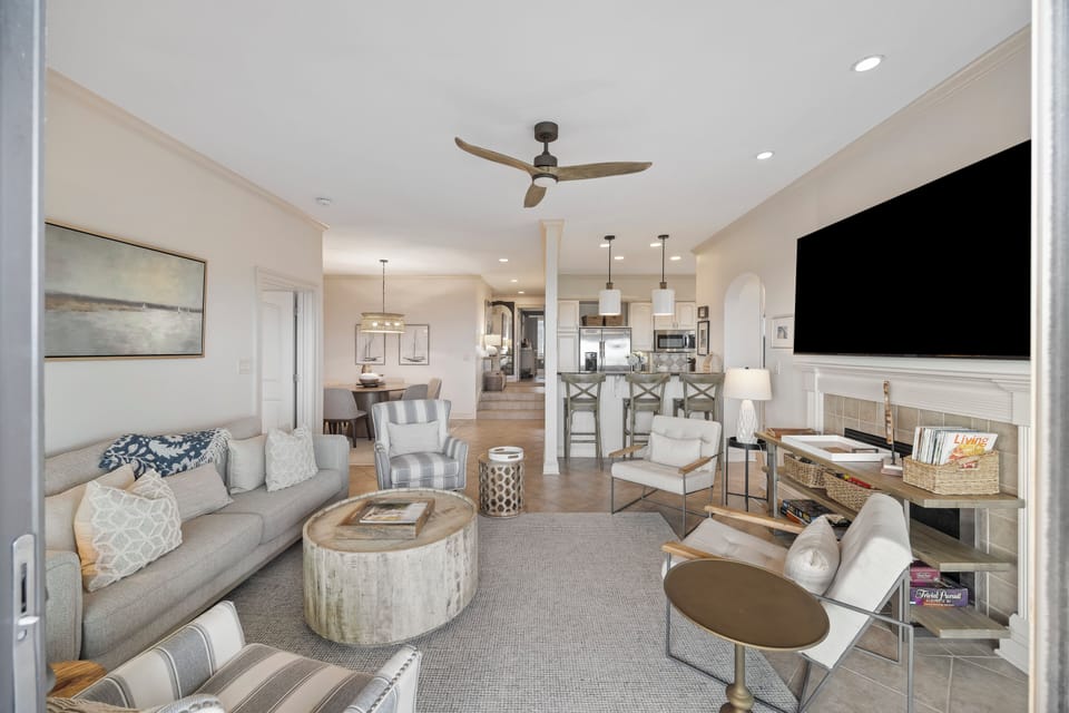 Beautiful decor and furniture!