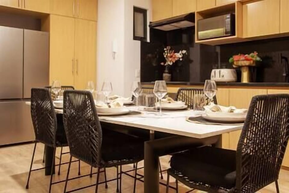 Dinning table for 6 people