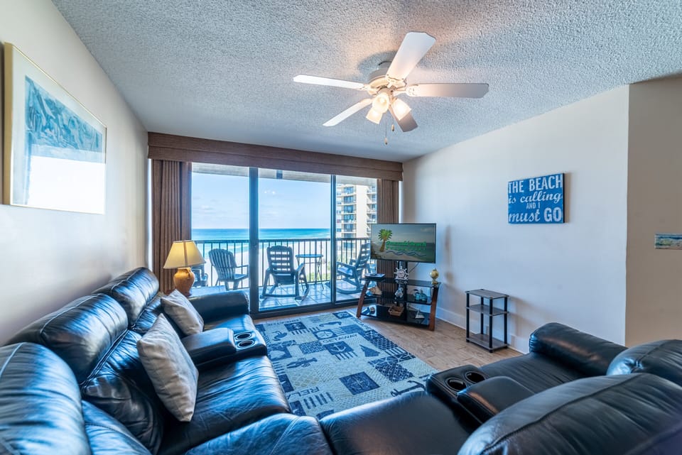 The open floor plan is great for entertaining!