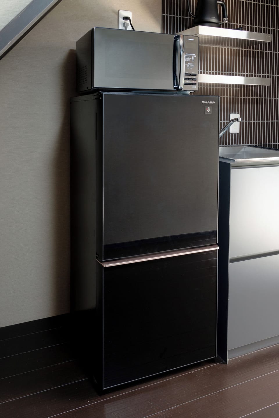 Classic Villa | Private kitchen | Full-size fridge, microwave, stovetop, electric kettle