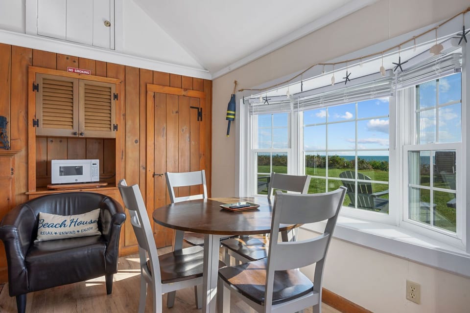 Dining area for 4