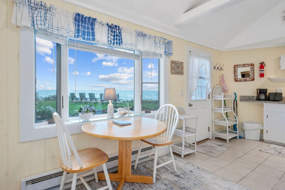 Dining area of 2