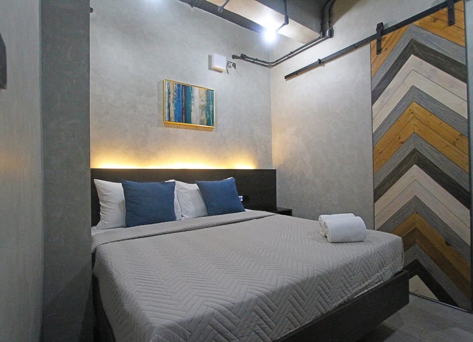 Deluxe Double Room, Non Smoking, Private Bathroom | In-room safe, free WiFi, bed sheets