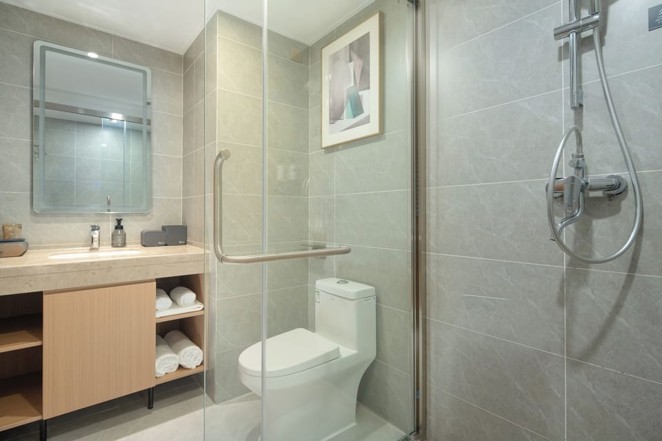 Shower, hair dryer, towels, shampoo