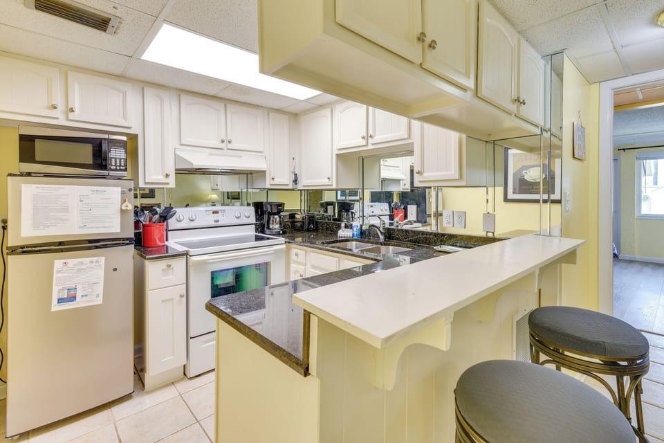 Kitchen | Drip Coffee Maker | Toaster | Cooking Basics | Additional Bar Seating