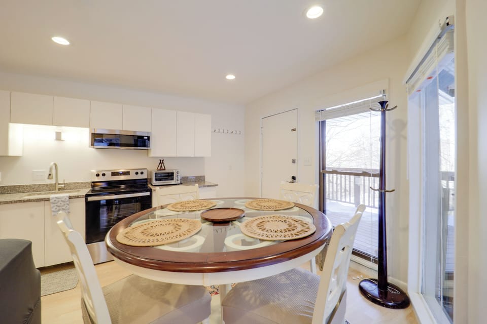 Dining Area | Kitchen | Single-Story Unit