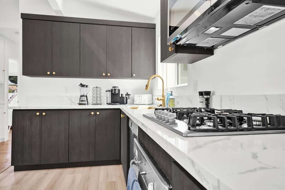 New chefs kitchen with everything you could possibly need for a wonderful vacation. 
Open plan living with an abundance of natural light.