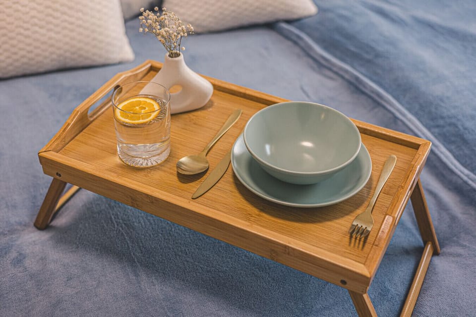 A chic breakfast tray, perfect for serving a special breakfast to your loved one. Coffee, fresh fruits, and a moment of tenderness in a stunning setting.