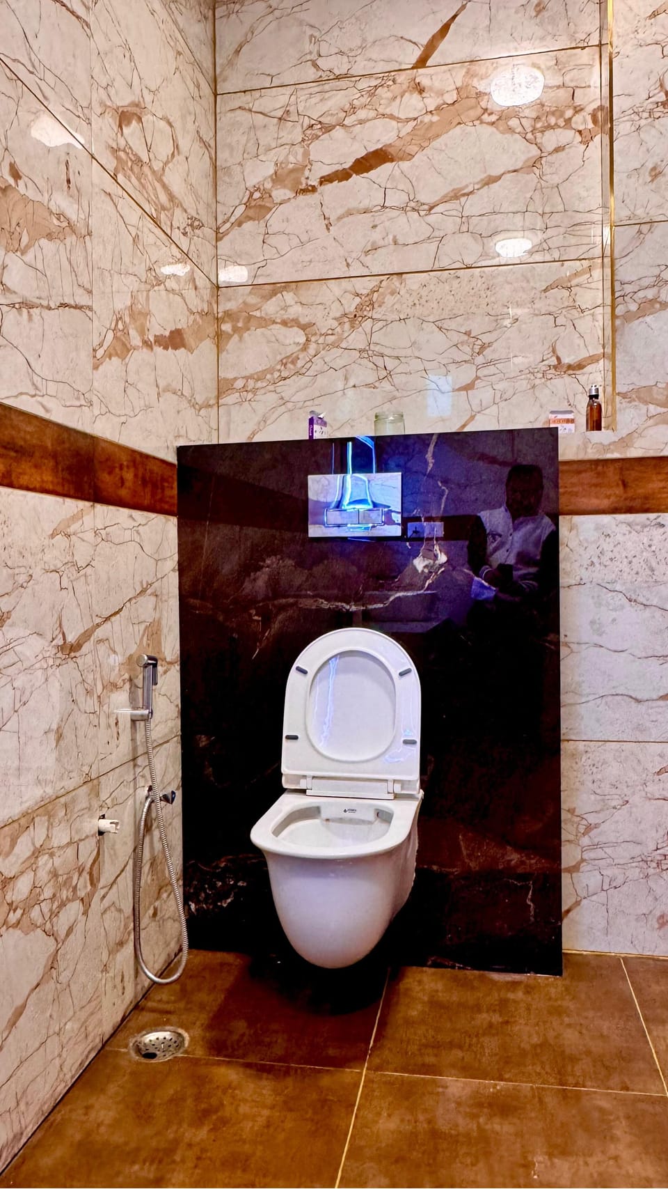 Basic Suite | Bathroom | Slippers