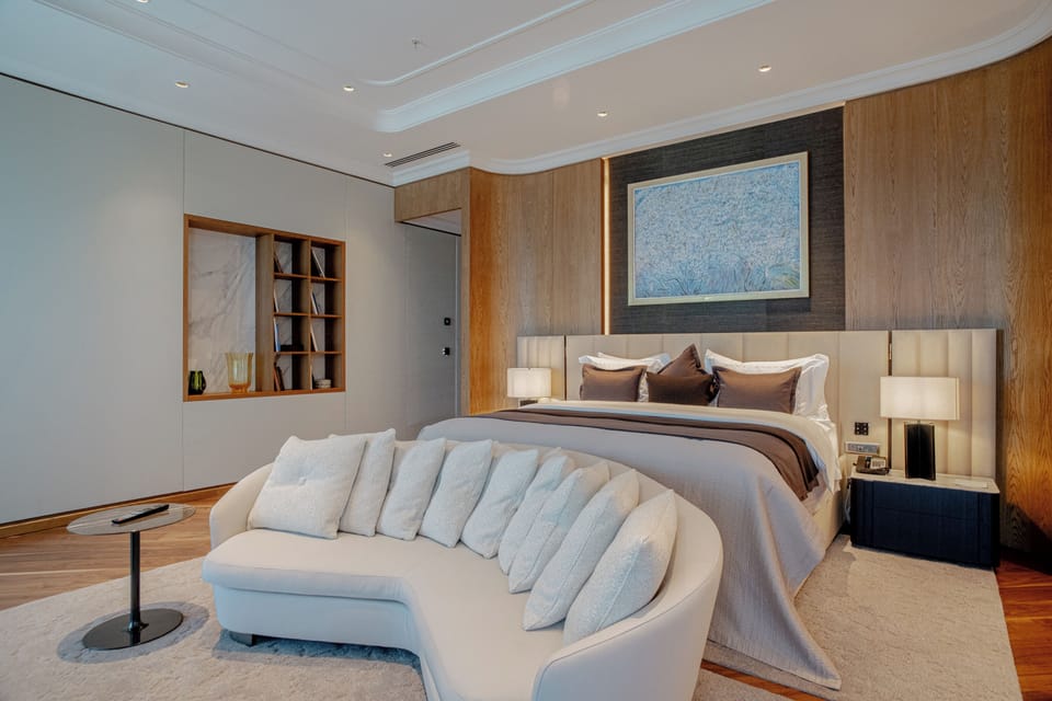 Presidential Suite | Minibar, in-room safe, desk, iron/ironing board
