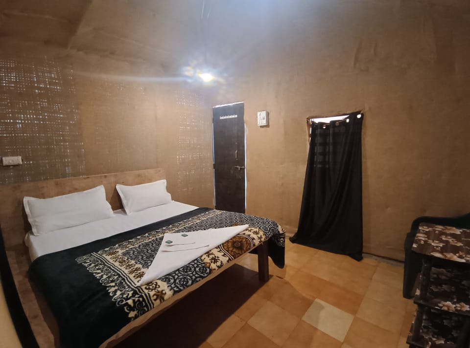 Economy Double Room, Balcony, Garden View