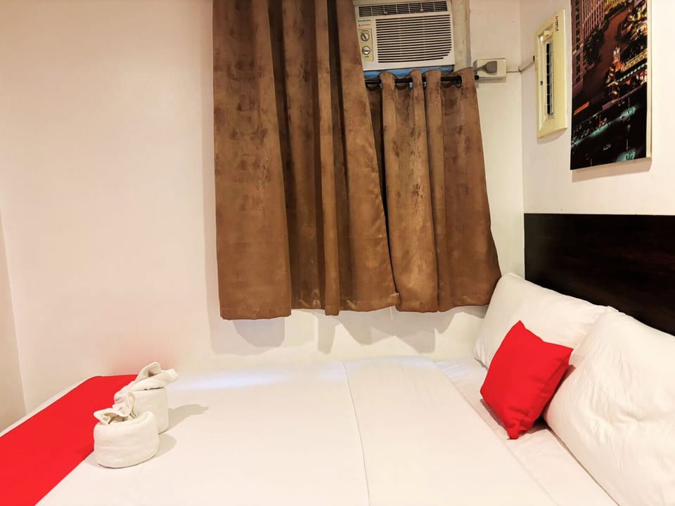 Standard Double Room | In-room safe, iron/ironing board, free WiFi