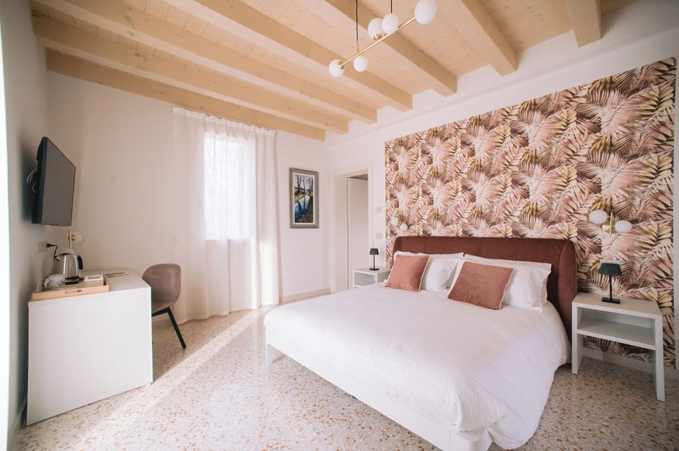 Deluxe Room, Golf View | Soundproofing, free WiFi