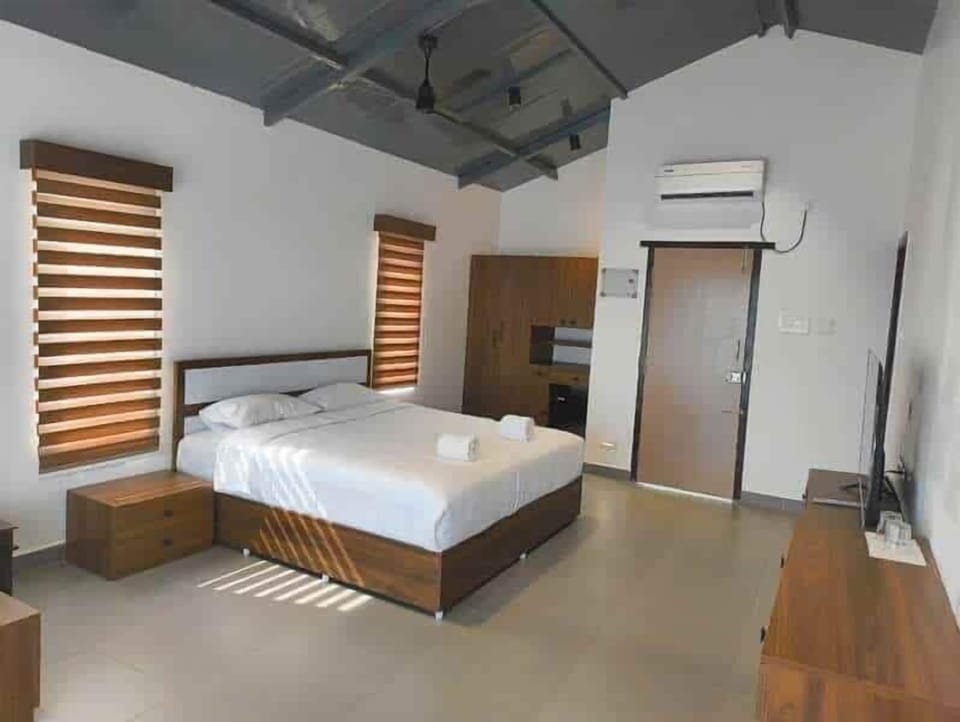 1 bedroom, Egyptian cotton sheets, premium bedding, WiFi (free)