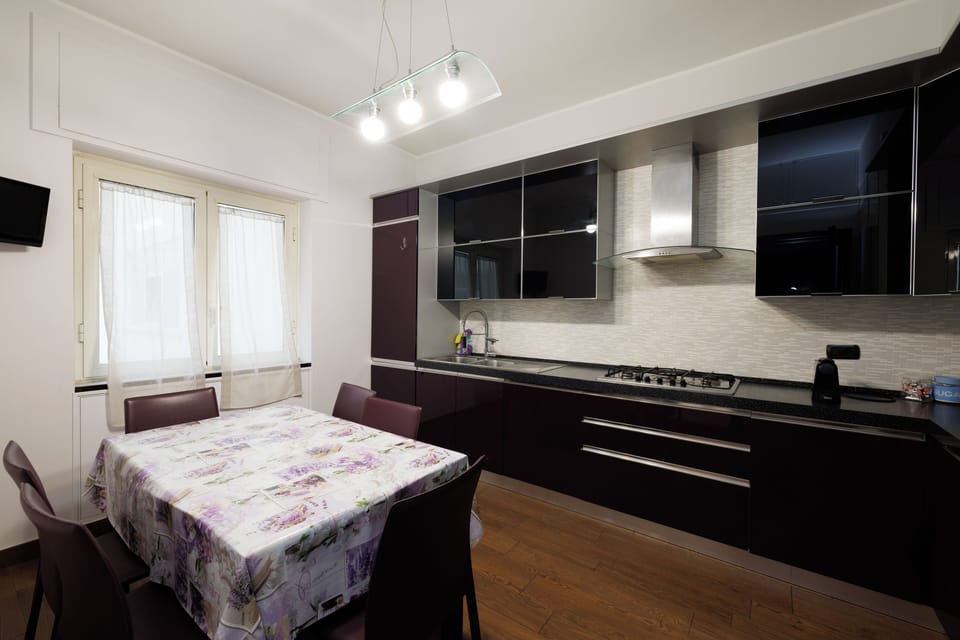 Deluxe Apartment, Balcony | Private kitchen