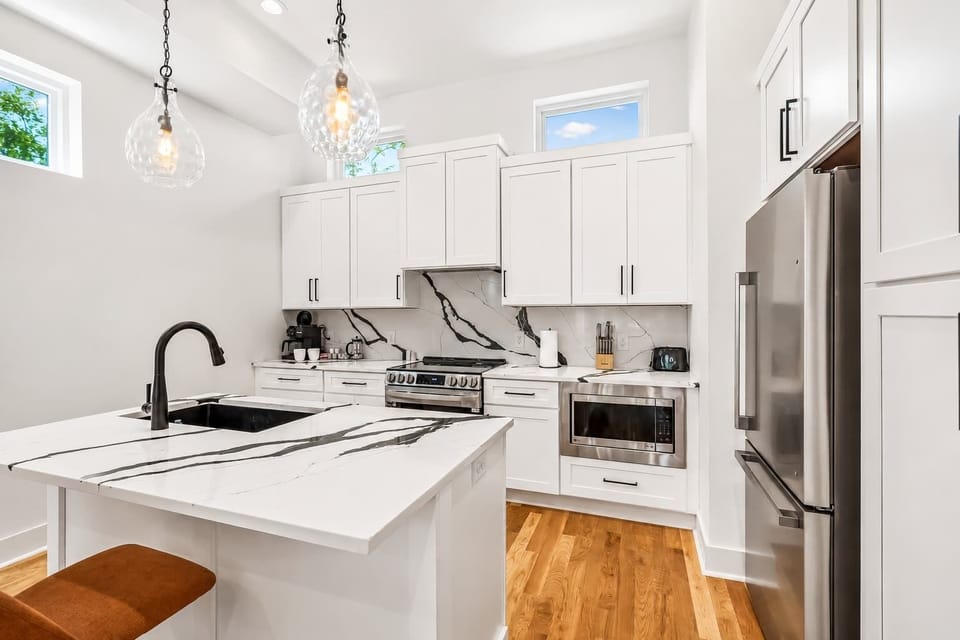 Kitchen: Bright and clean kitchen featuring modern appliances and plenty of space for cooking.