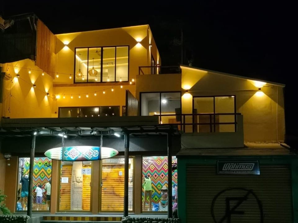 Centric location surrounded by bars and restaurants & the beach across the street