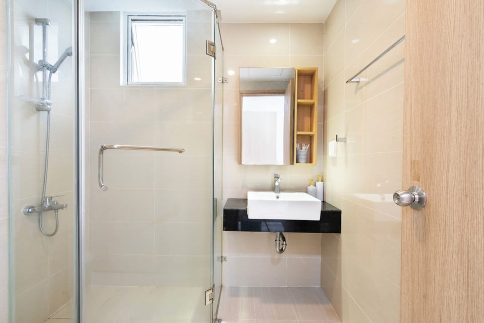 Junior Room, Balcony, City View | Bathroom | Shower, rainfall showerhead, designer toiletries, hair dryer