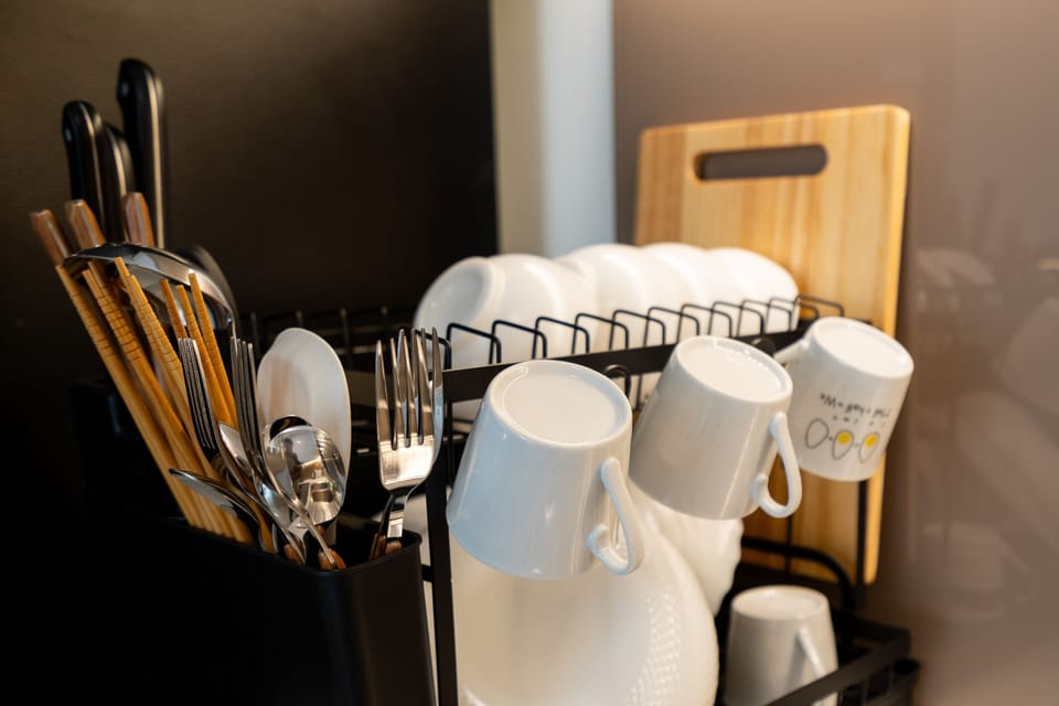 Luxury Room, Balcony, City View | Private kitchen | Fridge, microwave, oven, stovetop