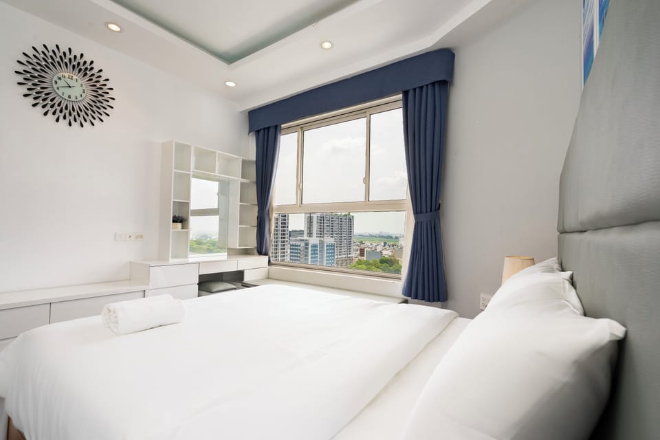 Junior Room, Balcony, City View | Premium bedding, pillowtop beds, individually decorated