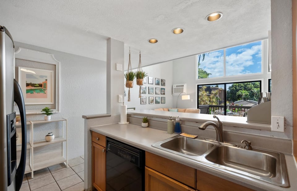 Condo, 2 Bedrooms | Interior