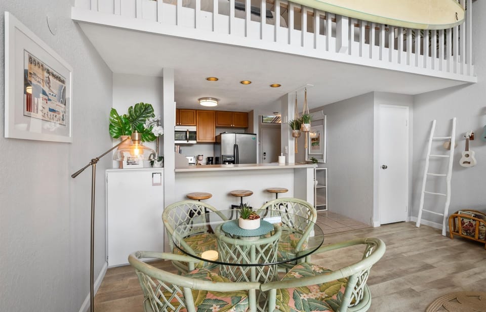 Condo, 2 Bedrooms | Dining