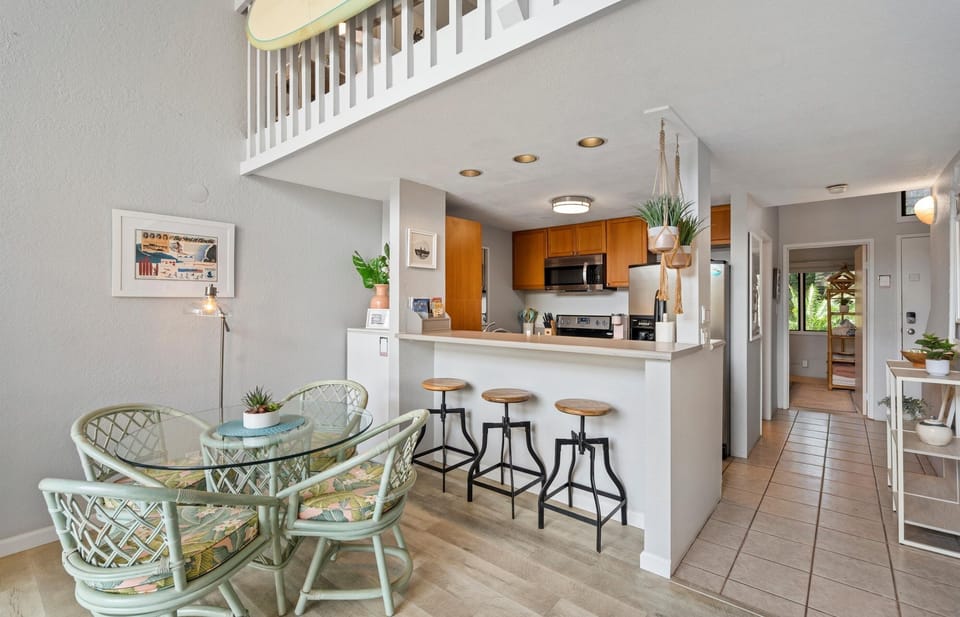 Condo, 2 Bedrooms | Dining