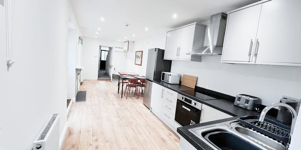 Comfort Double Room, 1 Double Bed, Non Smoking | Private kitchen | Fridge, microwave, oven, stovetop