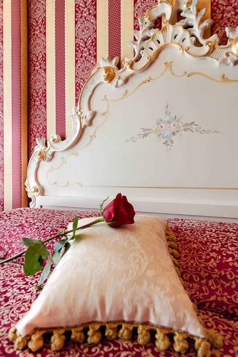 Single Room | In-room safe, soundproofing, free WiFi, bed sheets