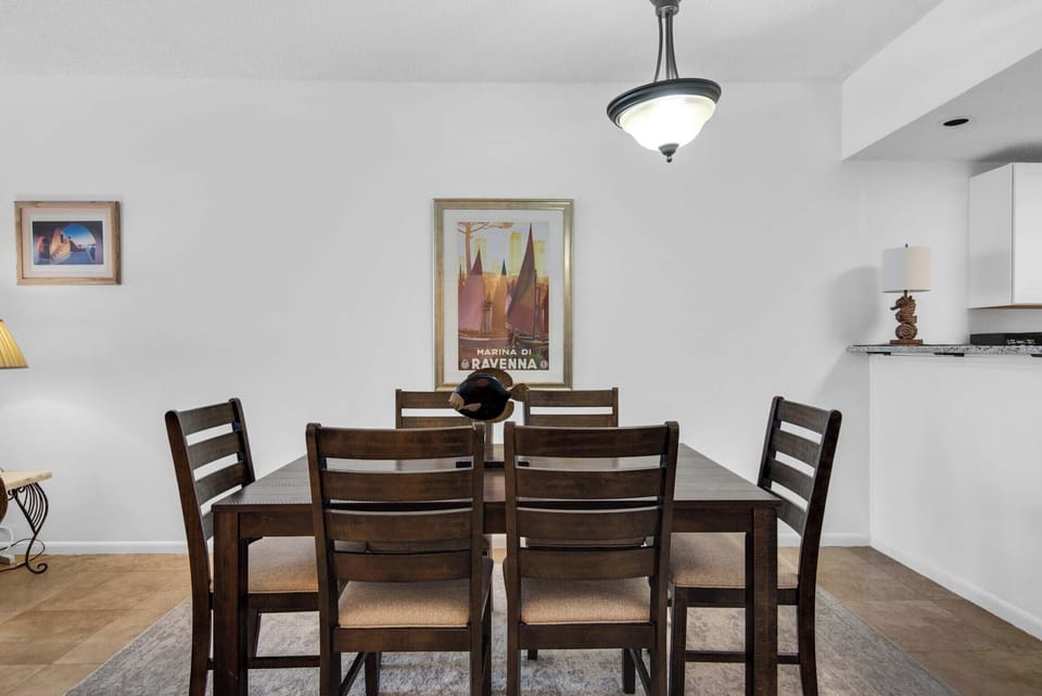 Seating for six at the dining table