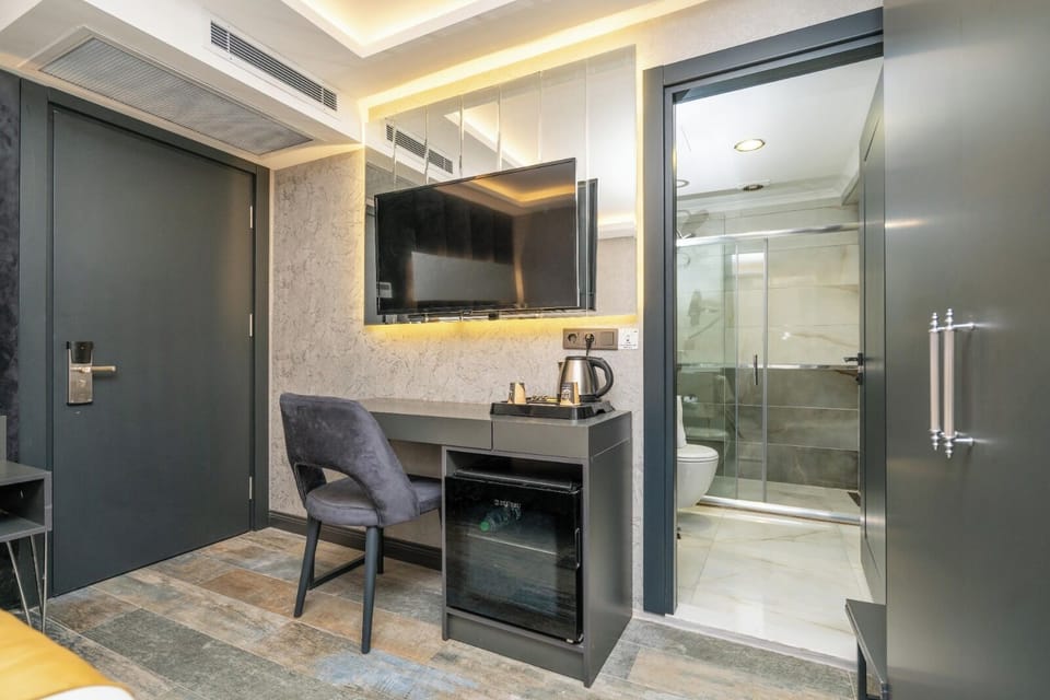 Standard Double Room, 1 Double Bed, City View | Premium bedding, in-room safe, soundproofing, free WiFi