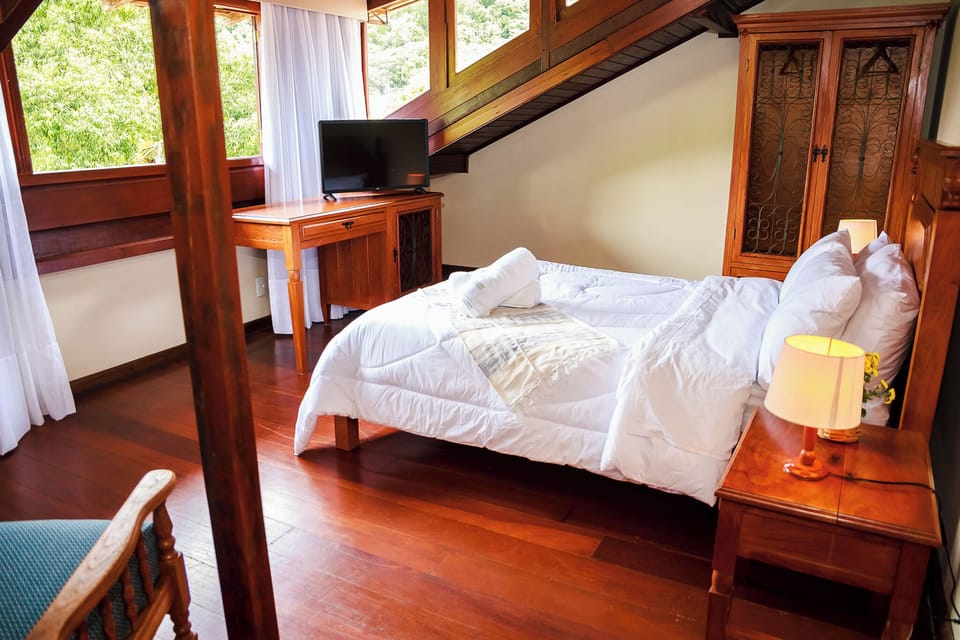 Suite, Garden View | 1 bedroom, WiFi (free), bed sheets