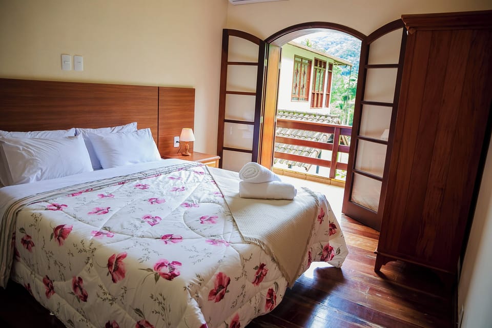 Suite, Garden View | 1 bedroom, WiFi (free), bed sheets