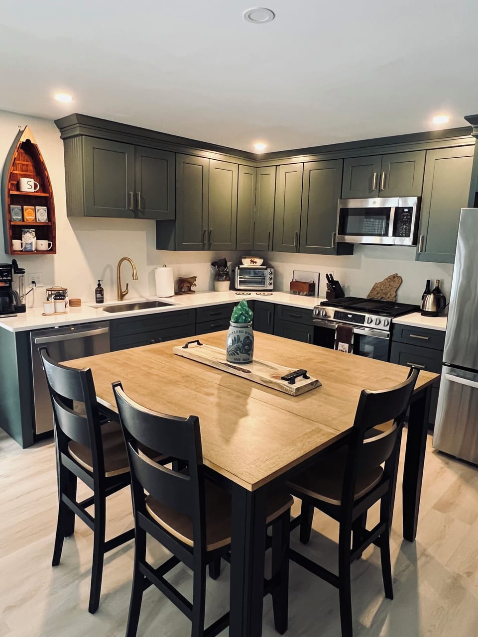 Eat in kitchen area 