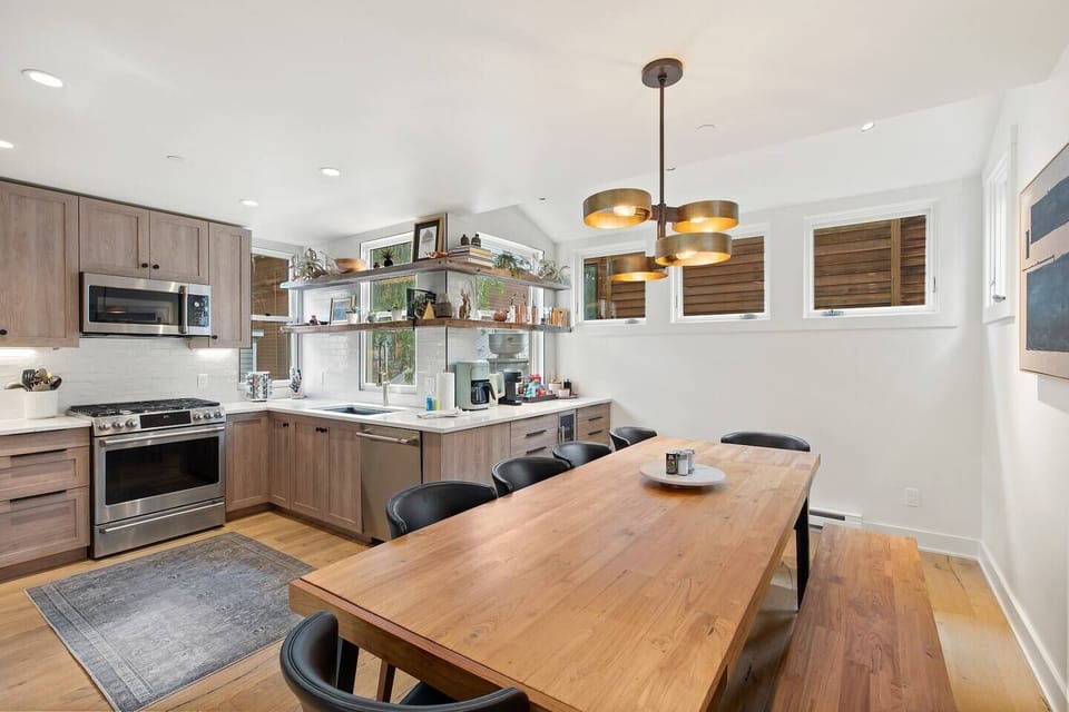 Dining table with room for 6+
