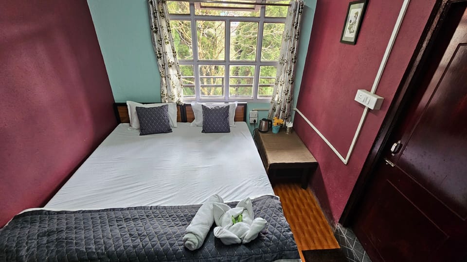 Comfort Double Room, Mountain View | Laptop workspace, free WiFi