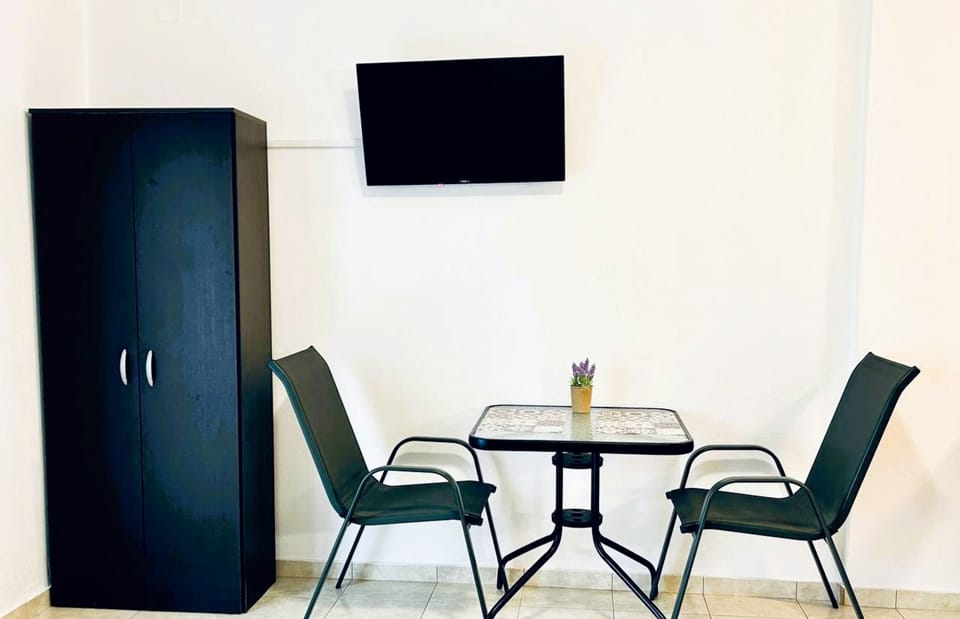 Comfort Double Room, Balcony, Mountain View | In-room dining