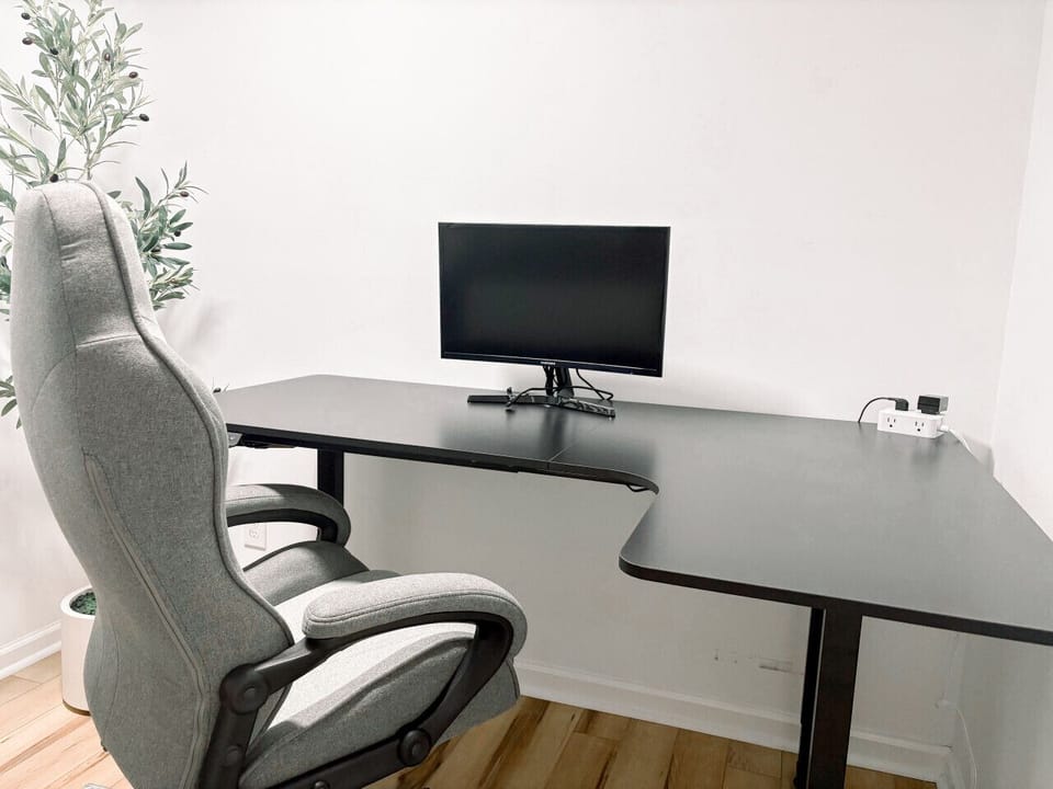 Motorized desk for both sitting and standing