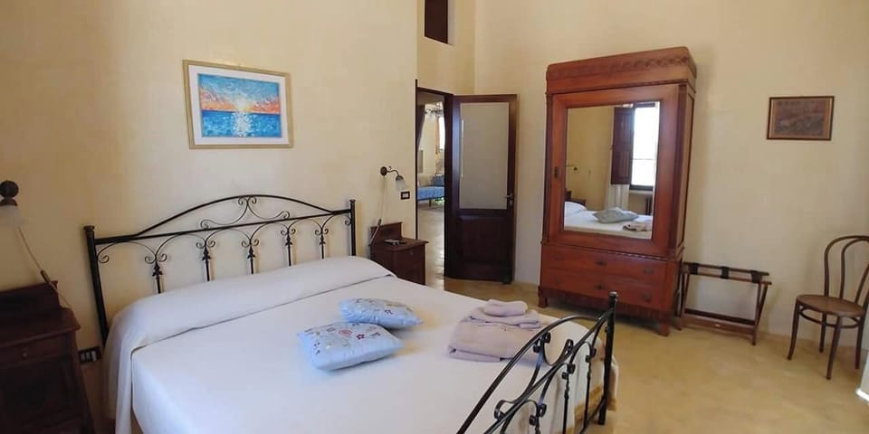 Luxury Villa, Garden View | Blackout drapes, soundproofing, iron/ironing board, WiFi (free)