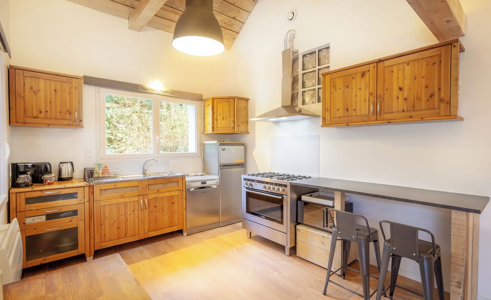 Comfort House, 3 Bedrooms, Garden View | Private kitchen | Electric kettle