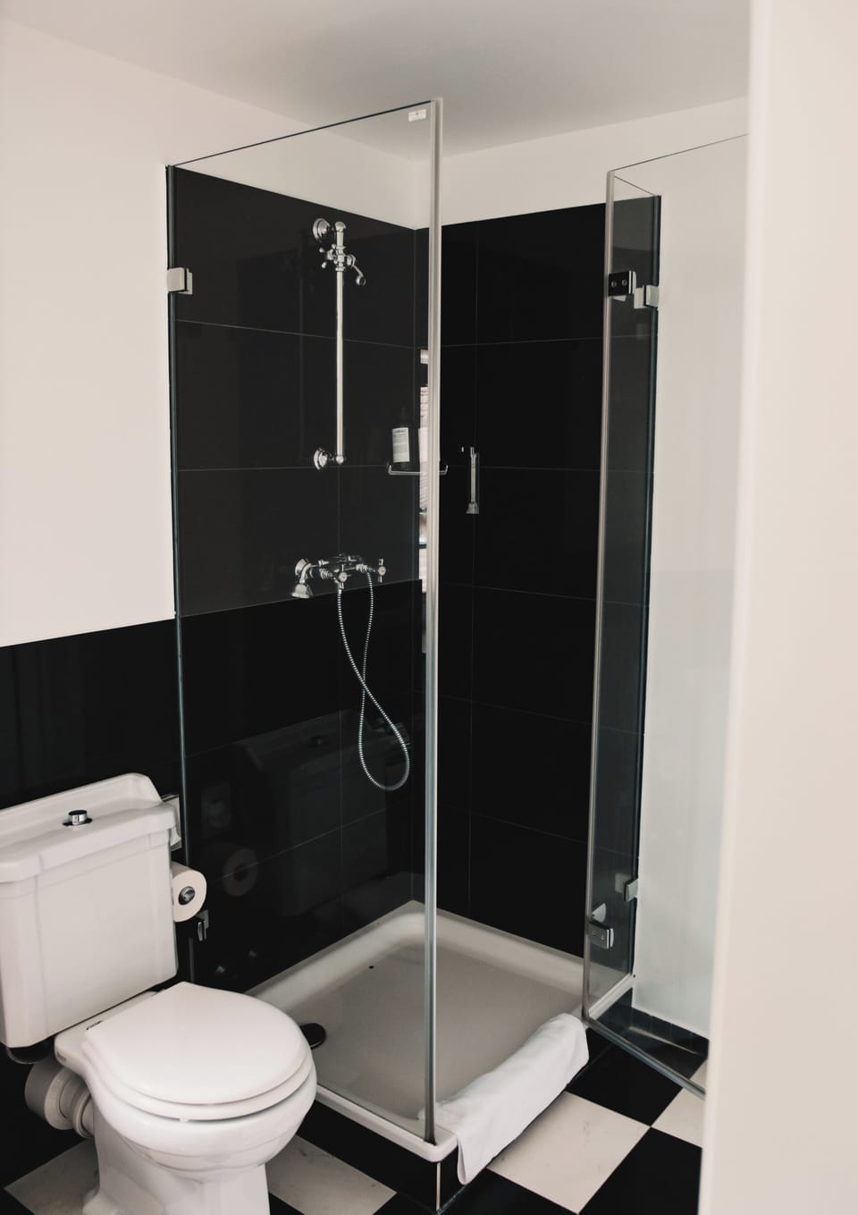 Deluxe Double Room | Bathroom | Hair dryer, towels, soap, shampoo