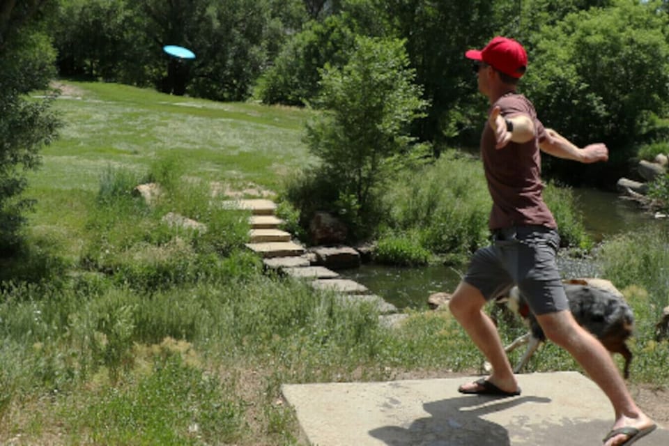 Johnny Roberts Disc Golf - Just a few minute walk!