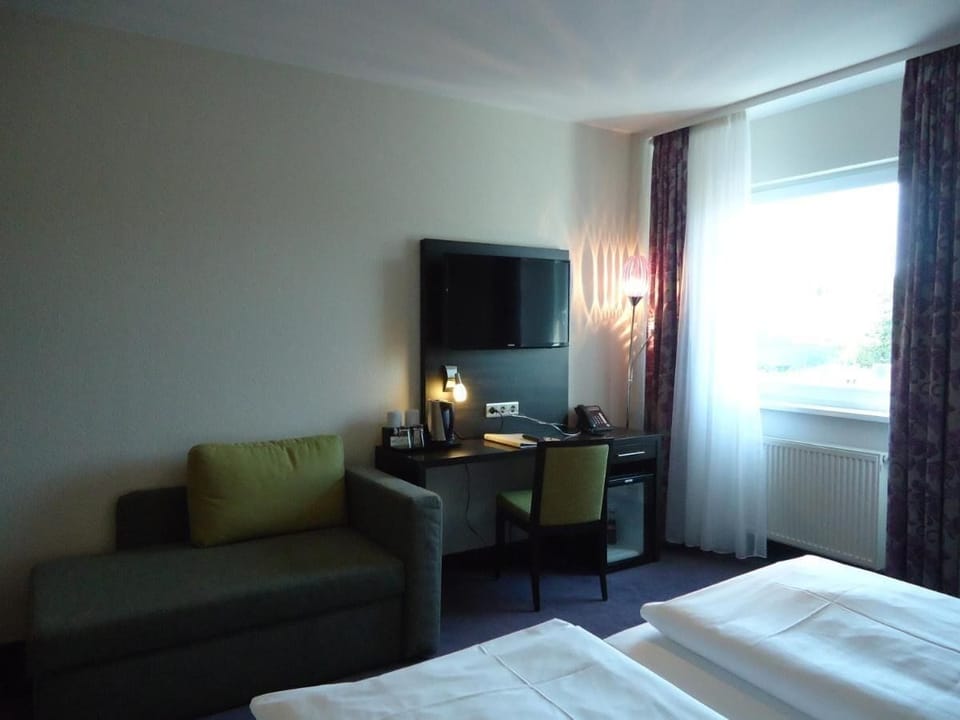 In-room safe, desk, free WiFi