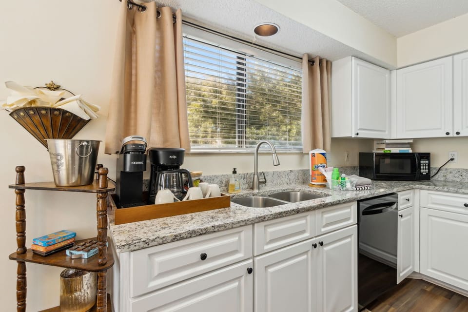 2893 Forest Ridge Dr - Full Kitchen 1