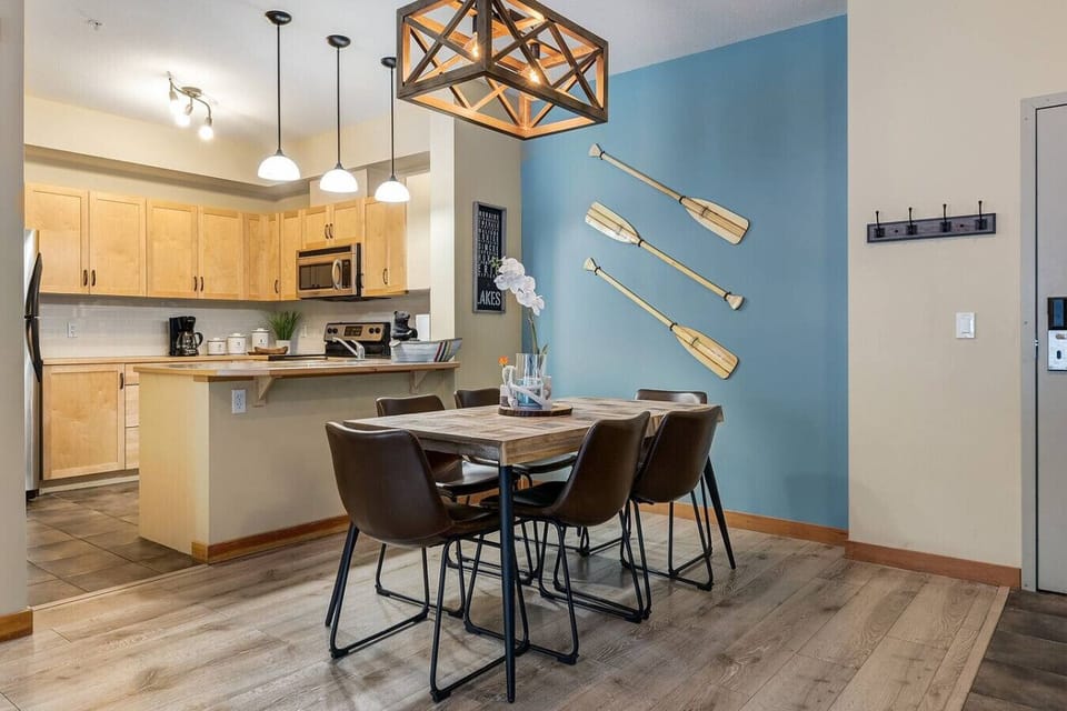 Dining space with seating for 6!