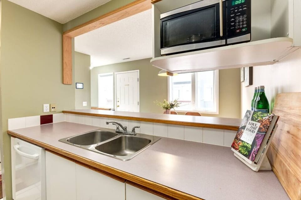 Kitchen open to dinning. Great for entertaining friends and family.
