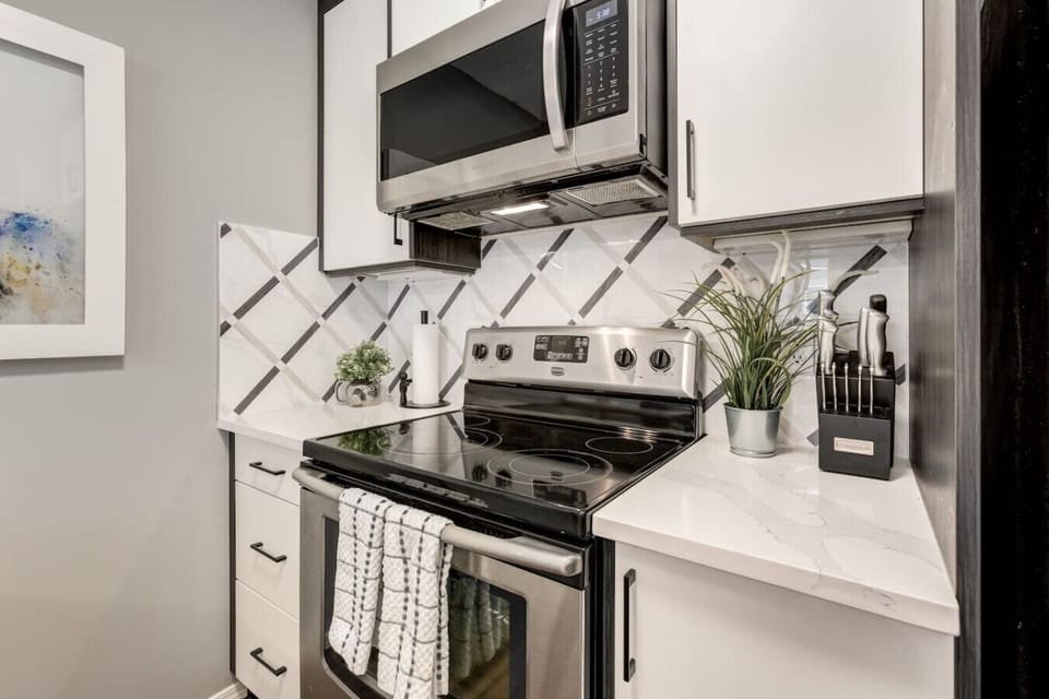 Oven and microwave for your use.