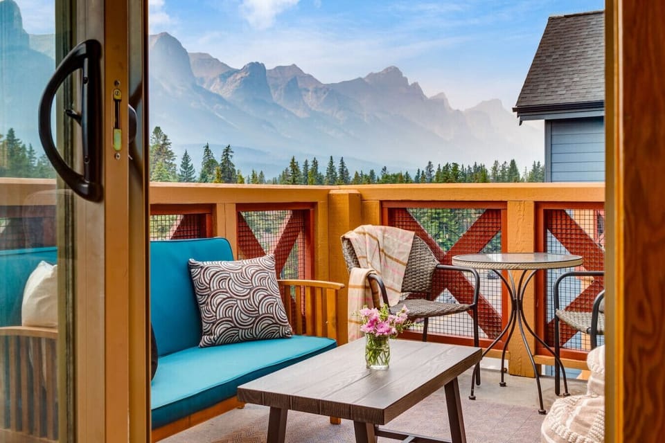 Private balcony to read your favorite book.